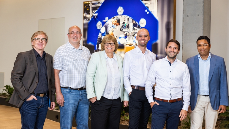 Gruppebillede af produktsikkerhedschefer hos Endress+Hausers produktcentre.