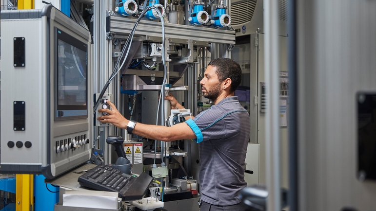Kalibreringsanlæg hos Endress+Hauser Flow i Reinach, Schweiz.