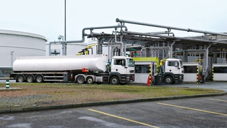Olie- og gasanlæg med måleplatforme fra Endress+Hauser til påfyldning og tømning af væsker