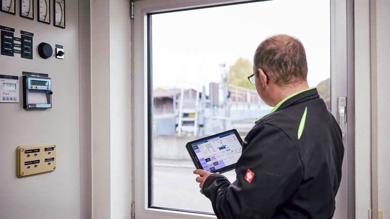 Løsningen til fjernelse af fældningsmiddel kan betjenes med en tablet eller en smartphone