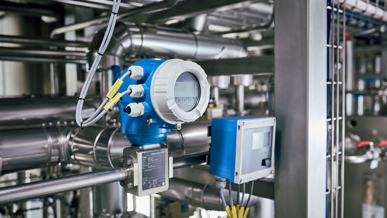 Promag H 300 records water consumption and flow rate of the CIP media