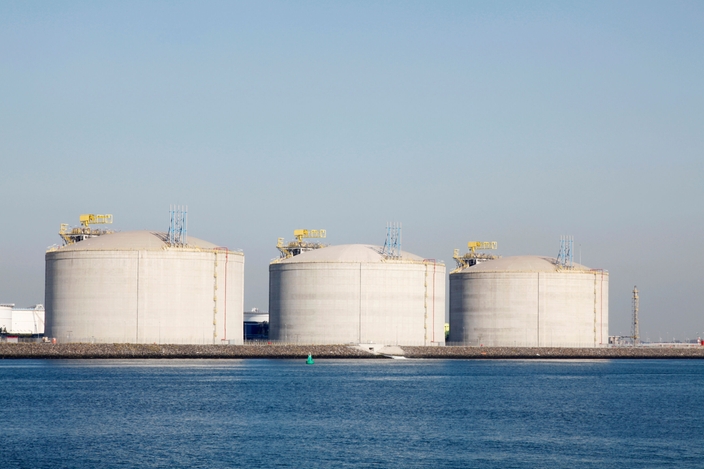 LNG composition measurement in tank run-down