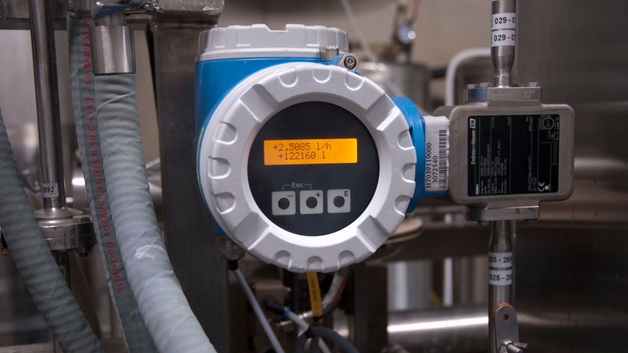 Torben Krogh Endress+Hauser og Morten A. Hansen fra GEA Filtration diskuterer
forskellige detaljer på forsøgsanlægget.
