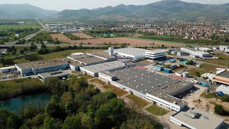I Cernay, Frankrig, har Endress+Hauser i alt 37.000 kvadratmeter til fremstilling af flowmålere.