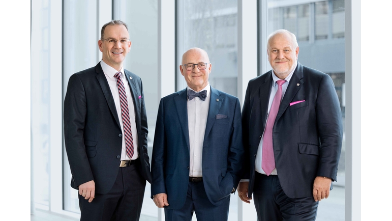 Ændringer hos Endress+Hauser: Dr. Peter Selders, Dr. Klaus Endress og Matthias Altendorf (fra venstre).