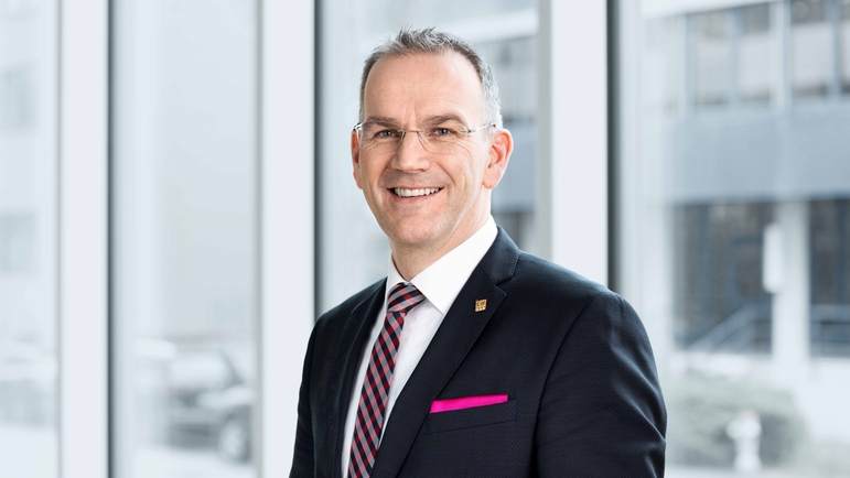 Portræt af dr. Peter Selders, CEO for Endress+Hauser-koncernen