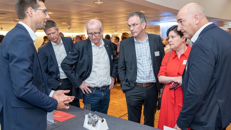 Endress+Hausers opfindere præsenterer deres udviklingsprojekter på det årlige Innovators' Meeting.